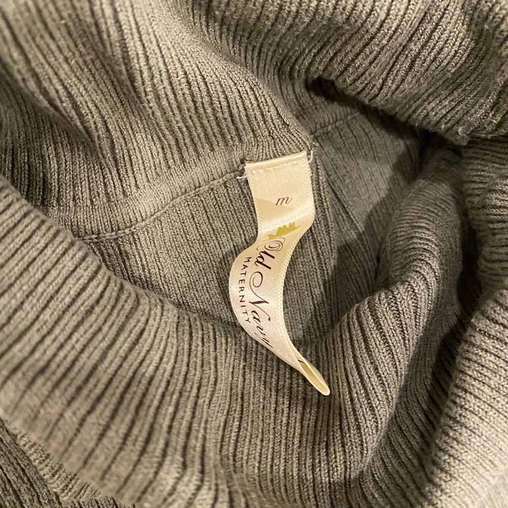 🌺 Old Navy Maternity women turtleneck size M
